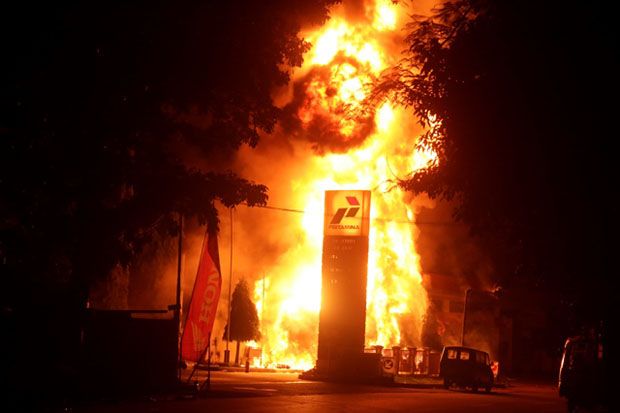 Pom Bensin Dekat RS Haji Terbakar, 13 Mobil Damkar Dikerahkan