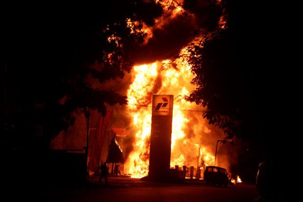 Kebakaran Pom Bensin Dekat RS Haji Berhasil Dipadamkan