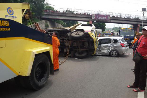 Kecelakaan Beruntun, Tol Jagorawi Menuju Bogor Macet