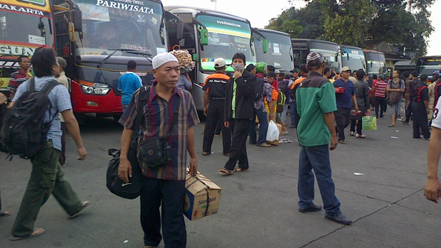 Naik Bus ke Karawang, Kurnia Dipalak Preman Pulogadung