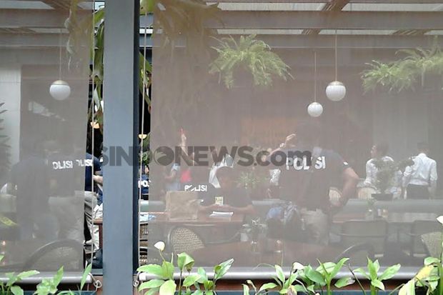 Penyidik Polda Pulang, Tim Labfor Mabes Polri Olah TKP di Kafe Olivier