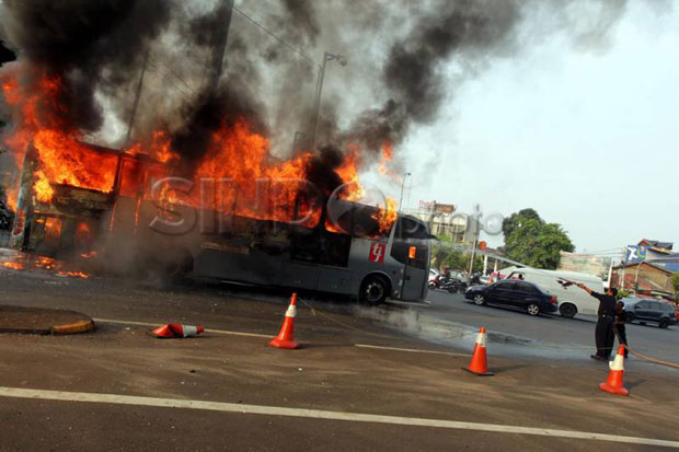 Tak Layak Jalan, Bus Transjakarta Terbakar di Latuharhary