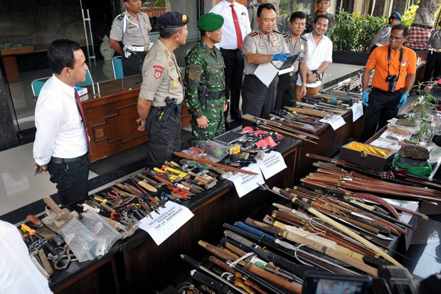 Ratusan Senjata Tajam Ditemukan dari Kafe Daeng Azis