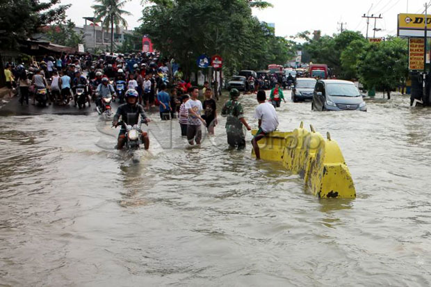 Diguyur Hujan Semalam, Jakarta Barat Terendam Banjir