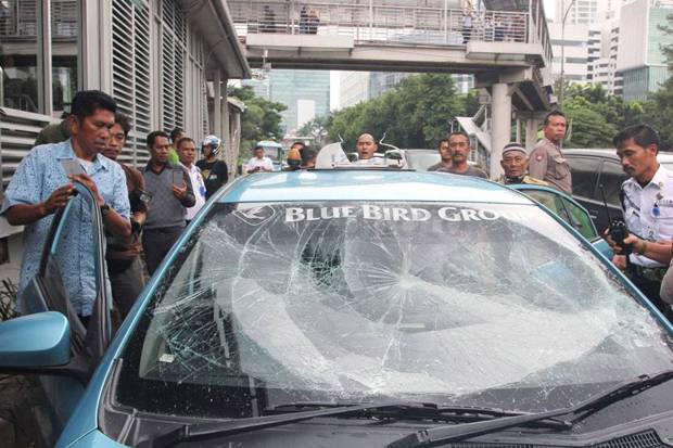 Demo Rusuh, 20 Taksi Blue Bird Alami Kerusakan