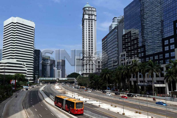 Jalanan Jakarta Lengang, Mal Dipadati Pengunjung
