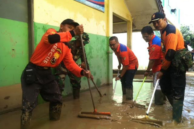 Perindo Bantu Korban Banjir di Bekasi