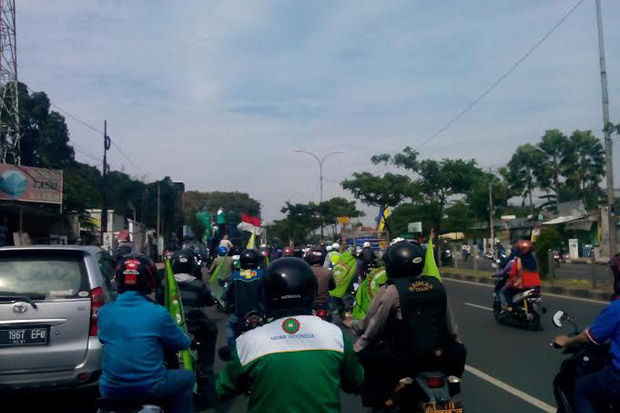 Ribuan Buruh Konvoi Padati Jalan Margonda Depok