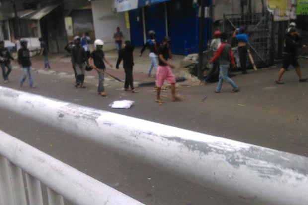 Rebutan Lahan Parkir, Bentrokan Pecah di Jalan Saharjo