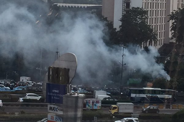 Mobil Samapta Polda Metro Terbakar di Depan Hotel Sultan