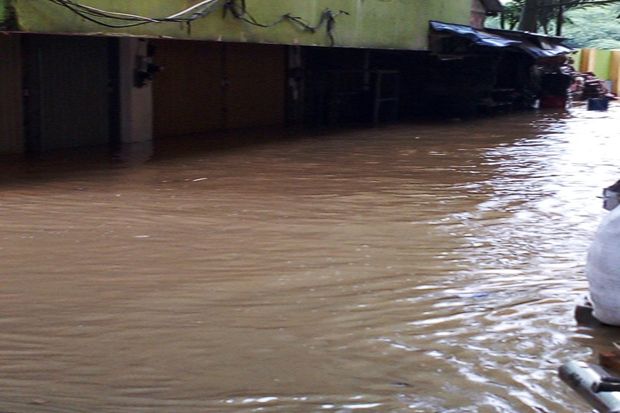 Kali Pesanggrahan Meluap, Cipulir Dilanda Banjir