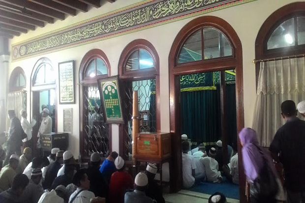 Mengintip Sahur Bersama di Masjid Luar Batang Selama Ramadhan