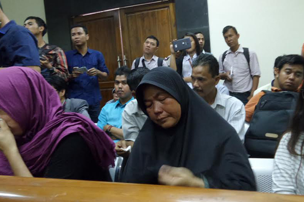 Hakim Bacakan Kronologis Pembunuhan, Ibunda Enno Menangis