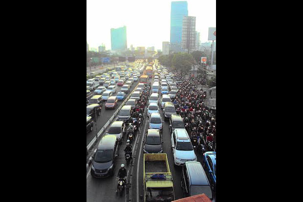 Tol Jakarta-Cikampek Macet, Ini Penyebabnya