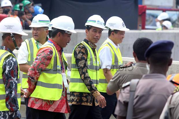 Jokowi Tinjau Perkembangan Proyek MRT di Dukuh Atas
