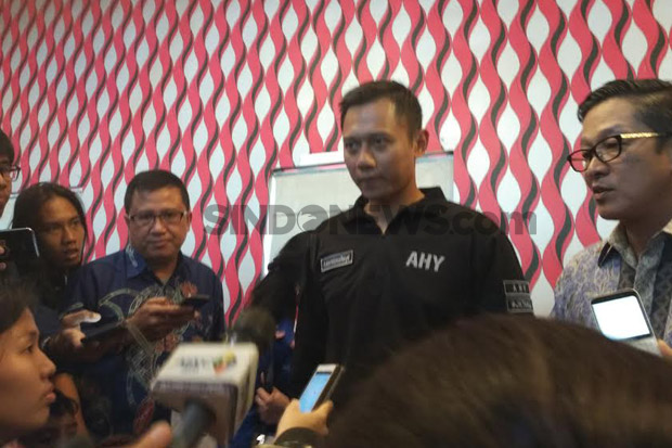 Agus Yudhoyono Ogah Komentar Soal Ruhut Dukung Ahok