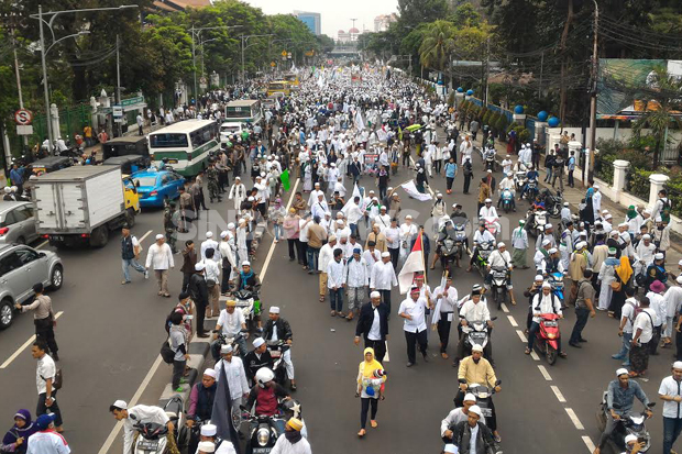 Demo Bareskrim Polri, Jalan Medan Merdeka Timur Ditutup