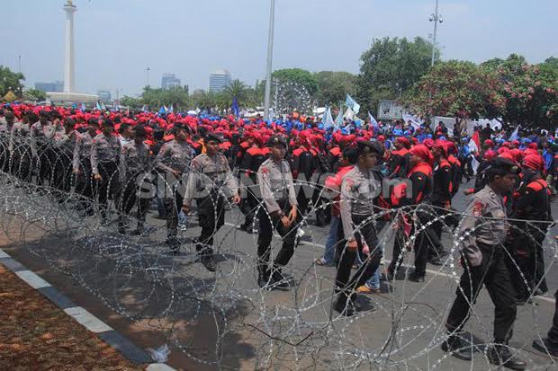 Ada Demo Buruh, Polisi Perketat Penjagaan di Balai Kota