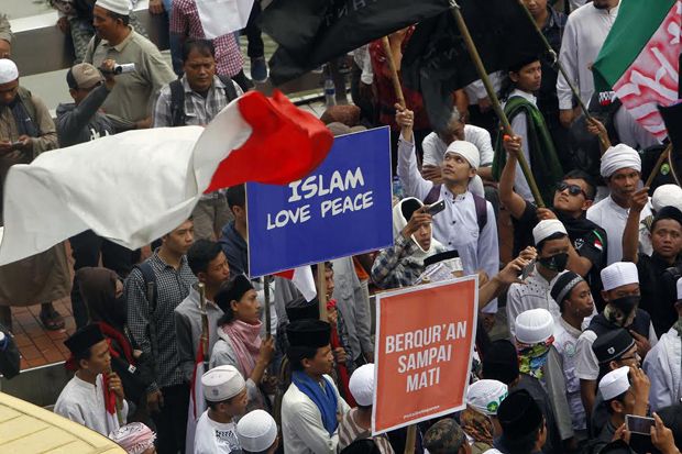 Bersiap Menuju Istana, Pendemo Nyanyikan Mars Aksi Bela Islam