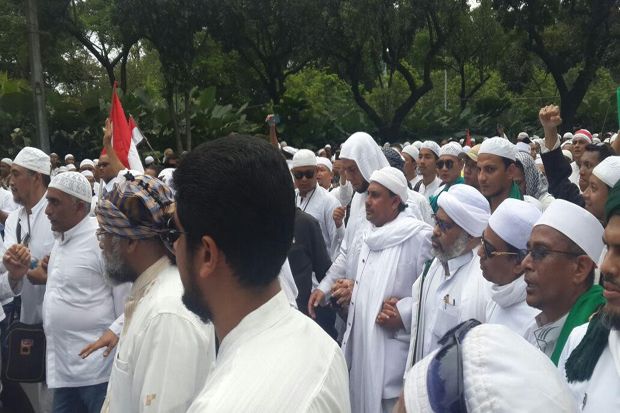 Syekh Ali Jaber Turun ke Jalan Ikut Aksi Bela Islam
