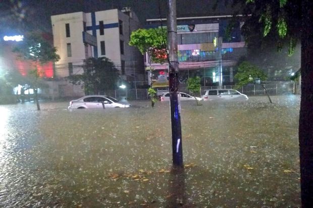 Diguyur Hujan Lebat, Sejumlah Jalan di Jakarta Banjir