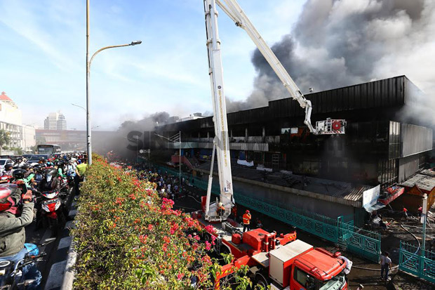 Kebakaran Pasar Senen, Api Mulai Mendekati Blok III