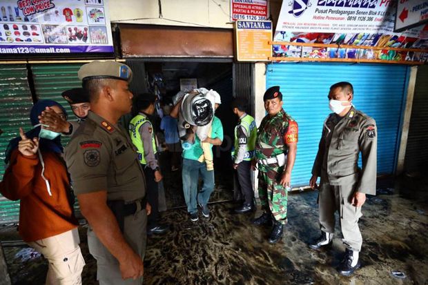 Ratusan Polisi Siaga Antisipasi Penjarahan di Pasar Senen