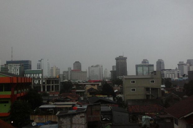 Sedia Payung, Jakarta Diguyur Hujan hingga Malam Hari