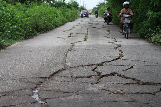 Pemkab Bekasi Kejar Perbaikan Jalan Sepanjang 200 Km