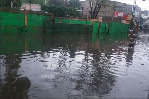 Hujan Deras, Kemang Utara Terendam Banjir Satu Meter