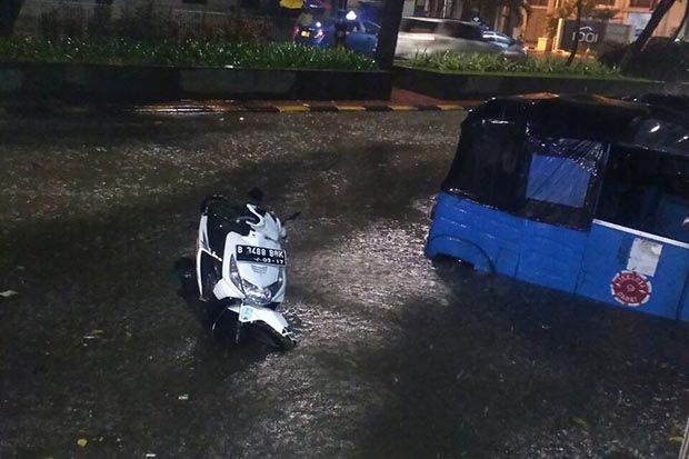 Hati-hati, Sejumlah Jalan Ibu Kota Terendam Banjir