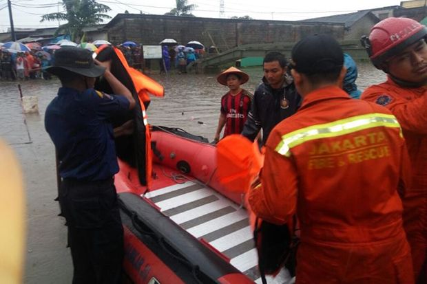 Petugas PPSU Terseret Banjir, Ini Kata Ahok