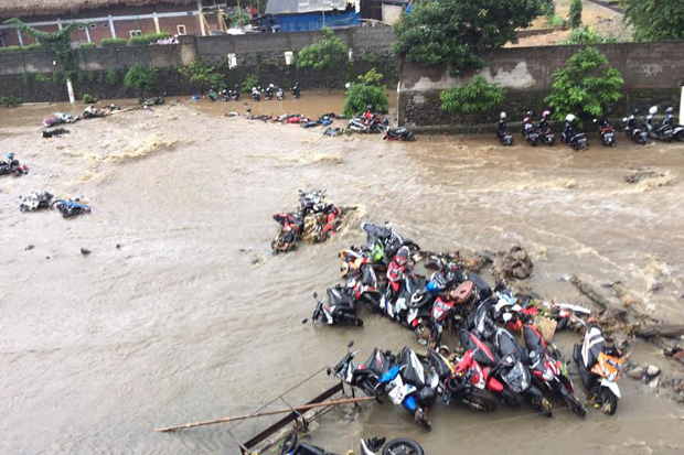 Bogor Diterjang Banjir, Tiga Orang Tewas