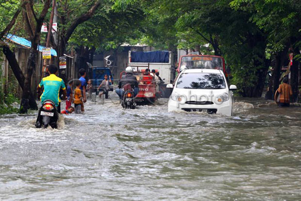Hujan Deras di Depok, Warga Kembali Keluhkan Banjir yang Menggenang