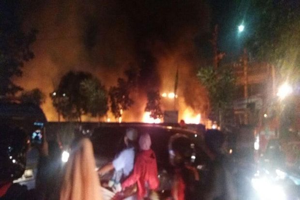 TPS Liar Terbakar, Lalu Lintas Cakung-Kranji Macet hingga 2 Km