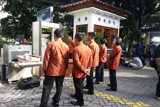 Pengamanan Ketat Dilakukan di TPS Jokowi dan Ibu Negara Mencoblos