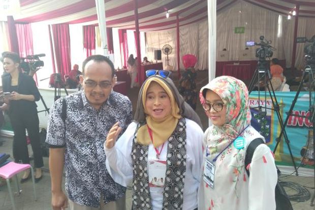 Neno Warisman Pantau Pencoblosan di TPS Megawati