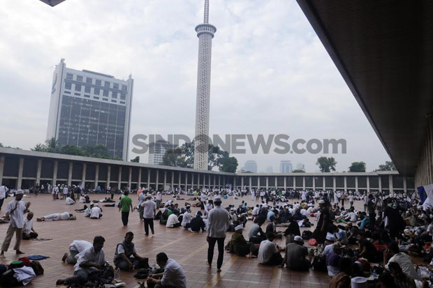 Massa Aksi Simpatik 55 Terus Datangi Masjid Istiqlal