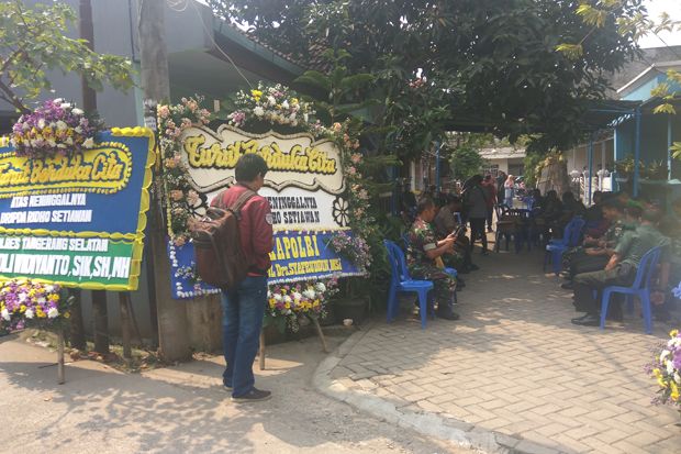Rumah Duka Bripka Ridho di Tangerang Dipenuhi Kerabat dan Rekan Korban