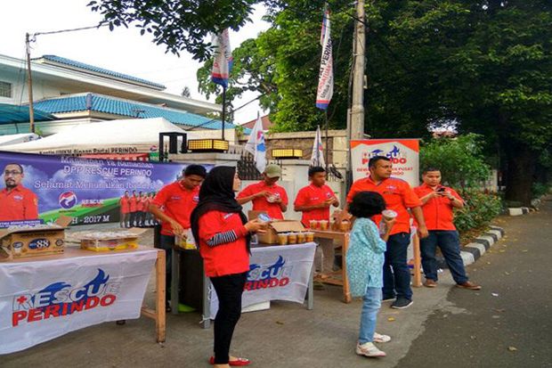 Bulan Ramadan, Rescue Perindo Bagi-Bagi Takjil di Jakarta