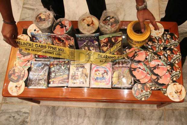 Razia di Glodok, Polisi Temukan Ribuan Keping DVD Porno