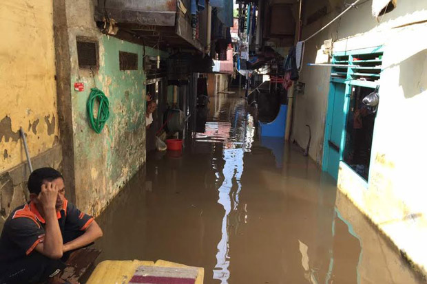 Banjir Kiriman dari Bogor Rendam Kelurahan Kebon Pala