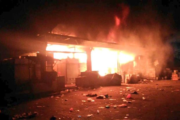 Jelang Sahur, Pasar Induk Kramat Jati Terbakar