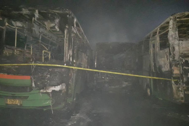 10 Bus Mayasari Bhakti Hangus Terbakar di Pool Bekasi