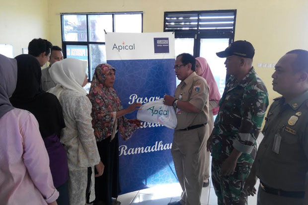 Apical Salurkan 2.000 Paket Sembako Murah di Jakarta