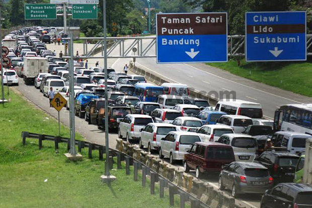 Urai Kepadatan Arah Ciawi, Kendaraan Dialihkan Keluar Lewat Gerbang Tol Bogor