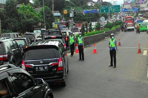 Ribuan Kendaraan Terjebak Macet di Puncak Bogor