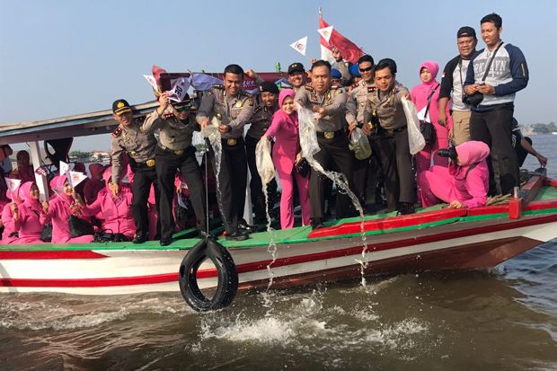 Peringati Hari Bhayangkara, Polres Tangerang Kota Sebar Bibit Ikan