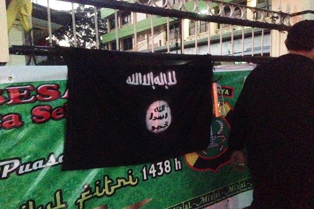 Polisi Buru Pemasang Bendera ISIS di Mapolsek Kebayoran Lama