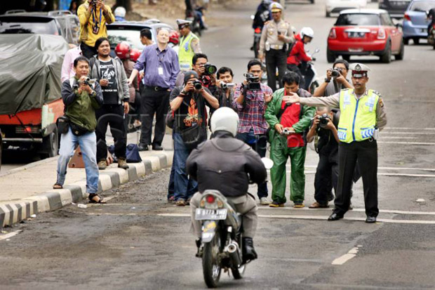 Terobos Jalan Layang, Djarot Ingatkan Sepeda Motor untuk Taati Aturan